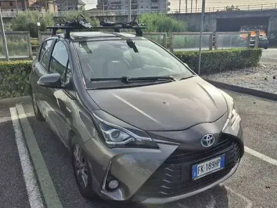 Usata Toyota Yaris Hybrid Style 75 CV (55 kW) 2016 Berlina