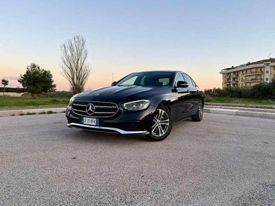 Usata Mercedes E200 Premium Plus 160 CV (117 kW) 2021 Nero Berlina