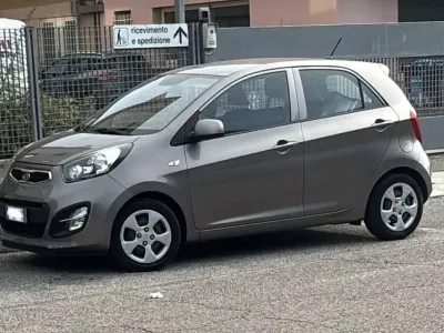 Usata Kia Picanto Style 69 CV (50 kW) 2012 Grigio Utilitaria