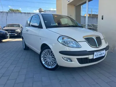 Usado Lancia Ypsilon 80 HP (58 kW) 2006 Bege Citadino