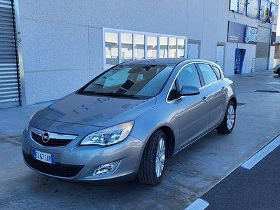 Usata Opel Astra Cosmo 131 CV (96 kW) 2011 Grigio Berlina