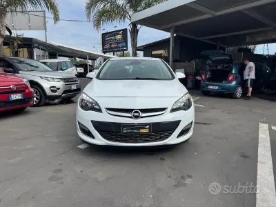 Usata Opel Astra Business 130 CV (95 kW) 2014 Bianco Berlina