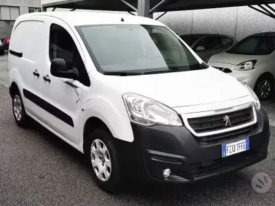 Usata Peugeot Partner Premium 48 CV (35 kW) 2019 Bianco pastello Monovolume