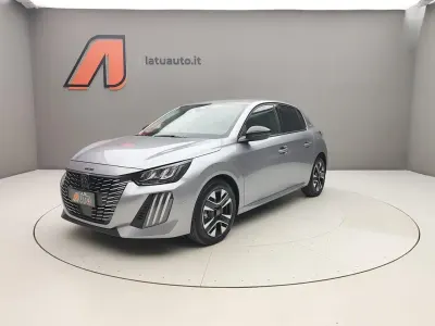 Usata Peugeot 208 Allure 101 CV (74 kW) 2025 Grigio Utilitaria