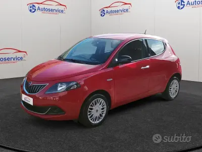 Usata Lancia Ypsilon Gold 69 CV (50 kW) 2021 Rosso Utilitaria