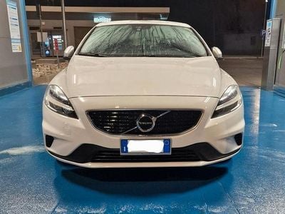 Usata Volvo V40 R-Design 150 CV (110 kW) 2017 Bianco Utilitaria