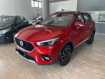 Usata MG ZS Luxury 111 CV (81 kW) 2023 Rosso SUV