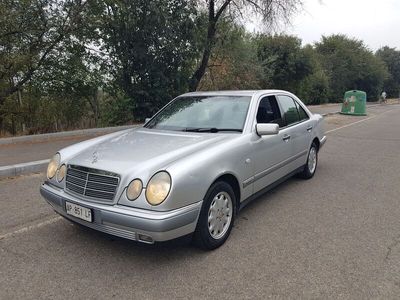 usata Mercedes E200 ClasseVecchia gloria