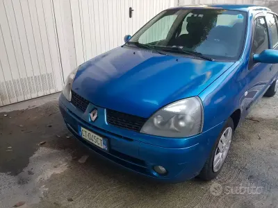 Usata Renault Clio II 75 CV (55 kW) 2005 Blu Berlina
