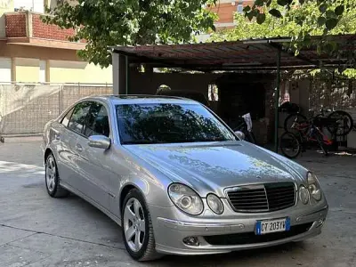 Usata Mercedes E320 Avantgarde 204 CV (150 kW) 2003 Grigio Berlina