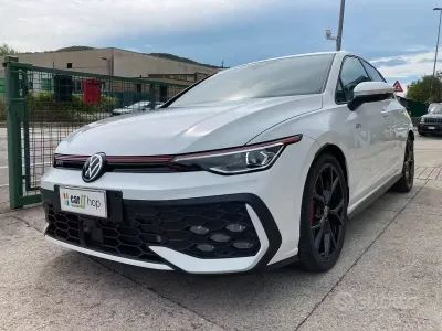 Usata VW Golf VIII GTI 265 CV (194 kW) 2025 Bianco Berlina