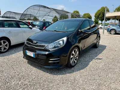 Usata Kia Rio 90 CV (66 kW) 2016 Nero Utilitaria