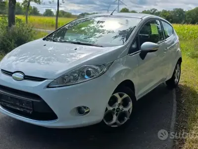 Usata Ford Fiesta 82 CV (60 kW) 2009 Bianco Berlina