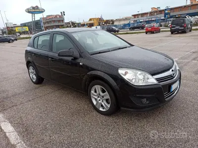 Occasion Opel Astra Cosmo 110 ch (80 kW) 2009 Noir Berline