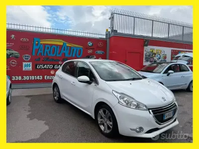 Occasion Peugeot 208 Allure 68 ch (50 kW) 2014 Blanc Citadine