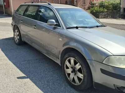 Usata VW Passat Business 131 CV (96 kW) 2003 Grigio Station wagon