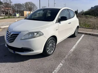Usata Lancia Ypsilon Platinum 69 CV (50 kW) 2012 Utilitaria