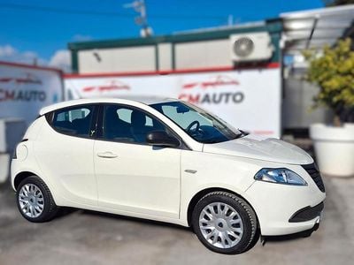 Usata Lancia Ypsilon 69 CV (50 kW) 2014 Bianco Utilitaria