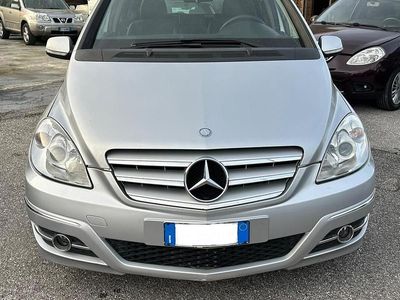 Usata Mercedes B200 140 CV (102 kW) 2008 Grigio Monovolume
