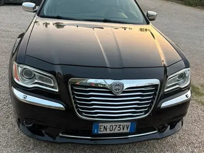 Usata Lancia Thema 239 CV (175 kW) 2012 Marrone Berlina