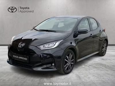Begagnad Toyota Yaris Hybrid Trend 116 HK (85 kW) 2022 Svart Sedan