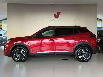 Usata Peugeot 2008 Allure 101 CV (74 kW) 2025 Rosso elixir SUV