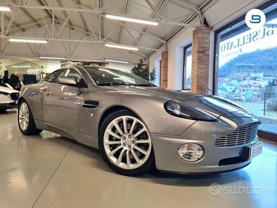 Usata Aston Martin Vanquish 456 CV (335 kW) 2003 Grigio Coupé