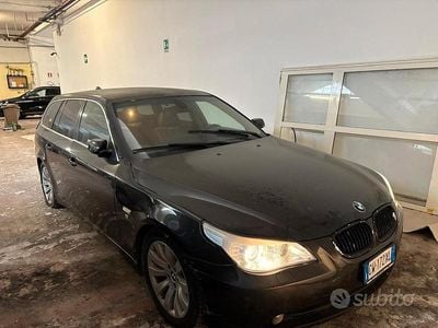 Begagnad BMW 525 177 HK (130 kW) 2005 Svart Kombi