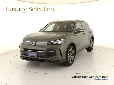 Usata VW Tiguan Edition 193 CV (141 kW) 2024 Verde SUV