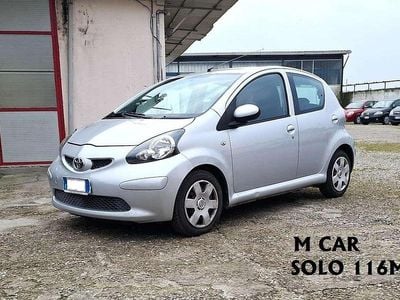 Usata Toyota Aygo 68 CV (50 kW) 2006 Argento Utilitaria