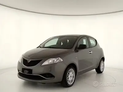 Usata Lancia Ypsilon Silver 69 CV (50 kW) 2016 Grigio Utilitaria