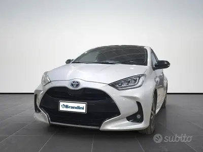 Begagnad Toyota Yaris Hybrid 92 HK (67 kW) 2021 Vit Sedan
