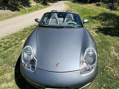 Begagnad Porsche Boxster 228 HK (167 kW) 2002 Grå Cab