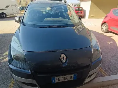 Usata Renault Scénic III Luxe 130 CV (95 kW) 2010 Grigio Monovolume