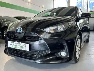 Usata Toyota Yaris Hybrid Business Edition 92 CV (67 kW) 2021 Nero Berlina
