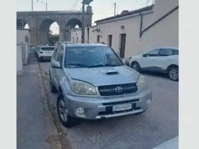 Usata Toyota RAV4 116 CV (85 kW) 2005 Grigio SUV