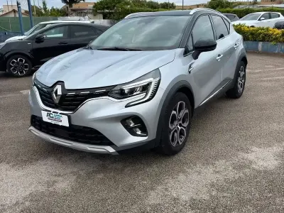 Usata Renault Captur Intens 101 CV (74 kW) 2021 Grigio SUV