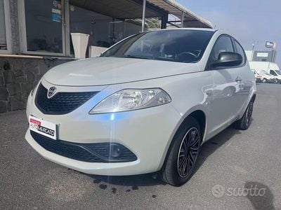 Begagnad Lancia Ypsilon 69 HK (50 kW) 2020 Grå Halvkombi