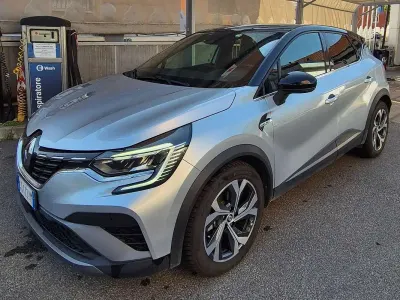 Usata Renault Captur RS Line 94 CV (69 kW) 2021 Argento SUV