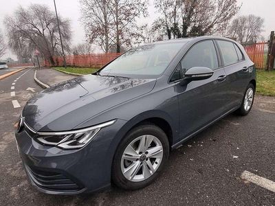 Usata VW Golf VIII Life 116 CV (85 kW) 2020 Grigio Berlina