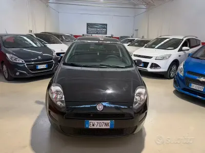 Second-hand Fiat Punto Lounge 69 CP (50 kW) 2014 Negru Hatchback