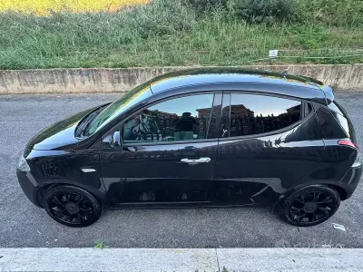 Usata Lancia Ypsilon 69 CV (50 kW) 2016 Nero Utilitaria