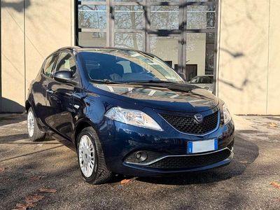 Usata Lancia Ypsilon 69 CV (50 kW) 2017 Blu Utilitaria