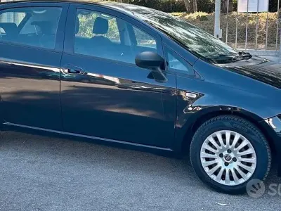 Usata Fiat Punto 75 CV (55 kW) 2018 Bluazzurro Utilitaria