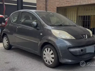Usata Peugeot 107 68 CV (50 kW) 2006 Grigio Utilitaria