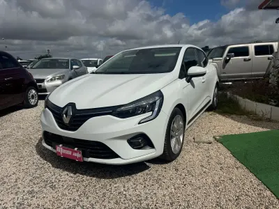 Begagnad Renault Clio V 91 HK (66 kW) 2021 Vit Sedan