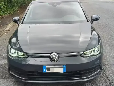 Usata VW Golf VIII 131 CV (96 kW) 2020 Grigio Berlina