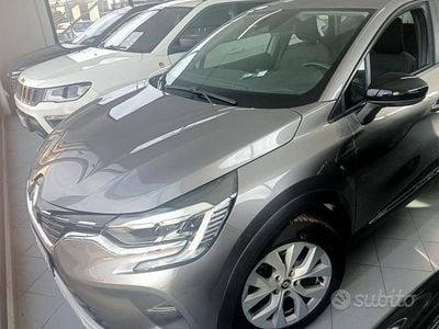Usata Renault Captur Business 116 CV (85 kW) 2021 Grigio SUV