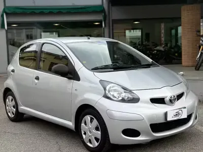 Usata Toyota Aygo Connect Style 68 CV (50 kW) 2011 Grigio Utilitaria