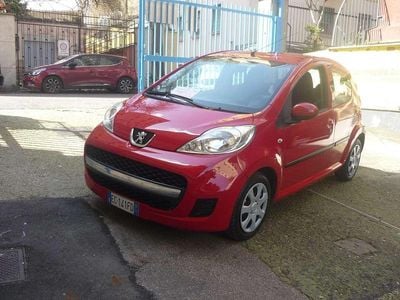 Usata Peugeot 107 Active 68 CV (50 kW) 2010 Rosso Utilitaria